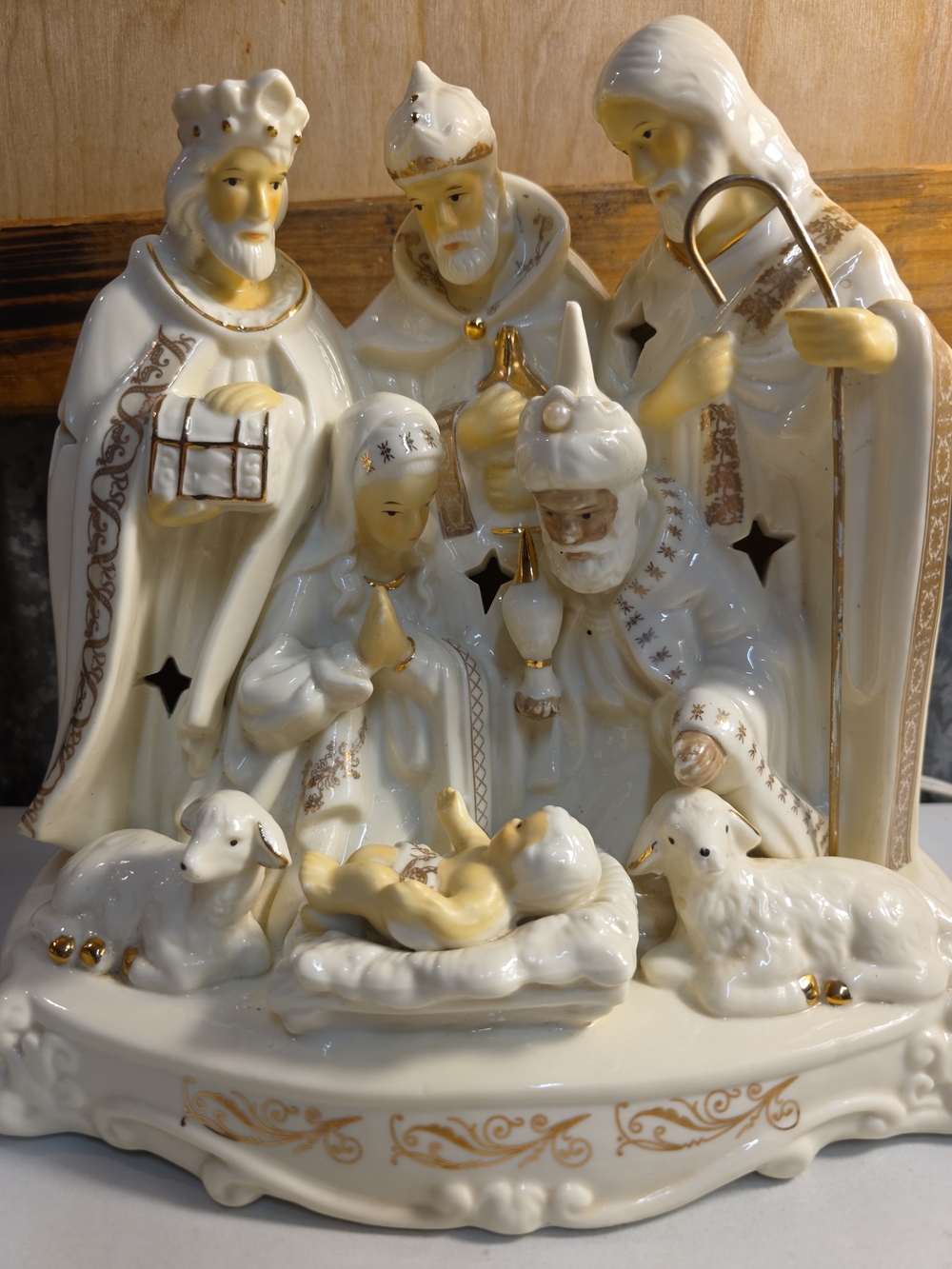 Cracker Barrel White and Gold Ceramic Nativity Scene Figurine